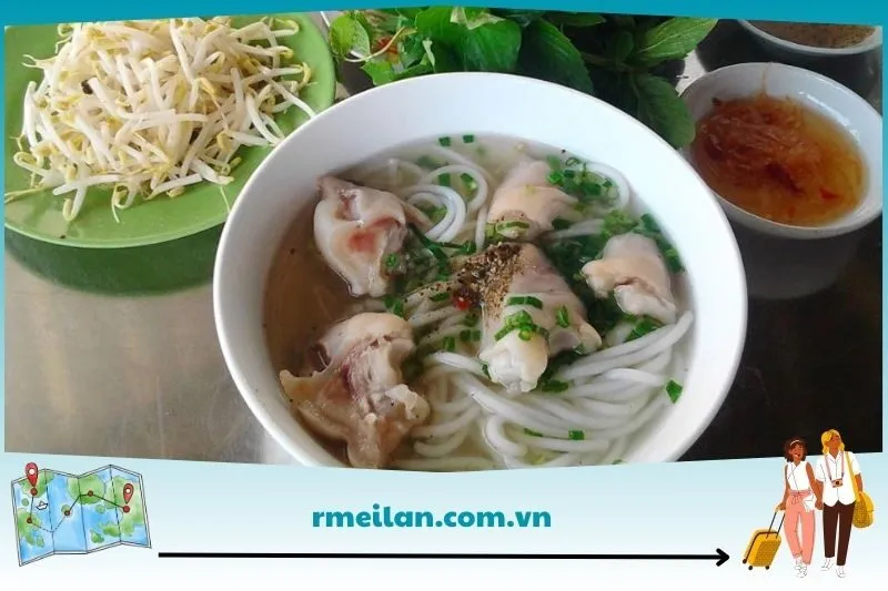 Bánh canh Năm Dung